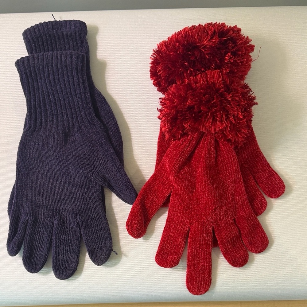 Purple & Red Knit Gloves Chenille Set